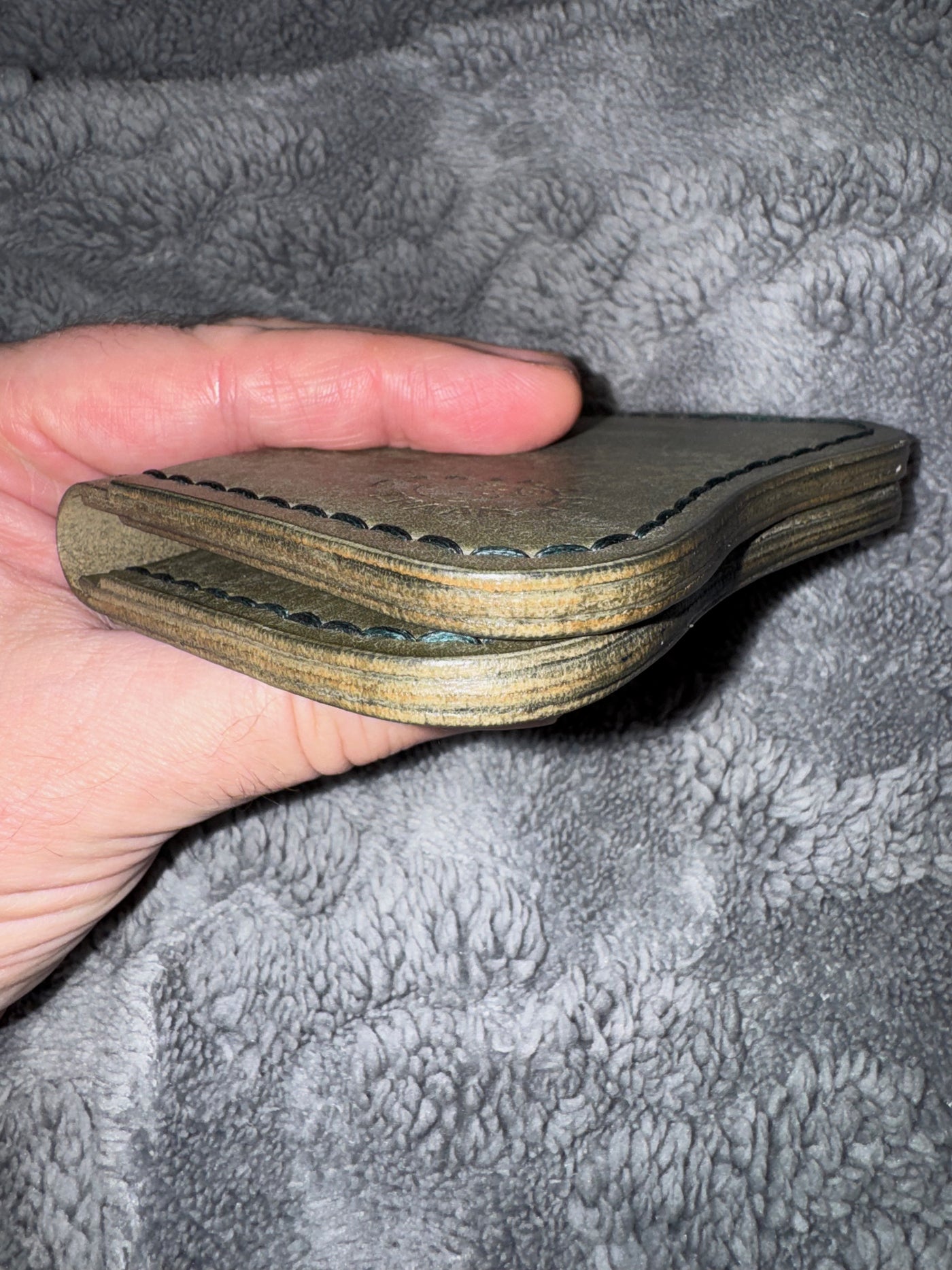 HP-13 Slim Curve — Low-Profile Wallet